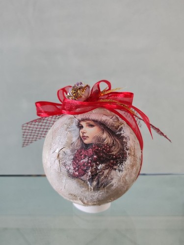 Pallina natale fatta a - di,